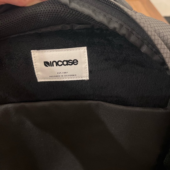 Incase Crosstown Backpack - 20L - Picture 3 of 9